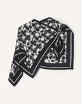 MARGUERITE MOTIF TOP WITH JEWELRY FASTENER
