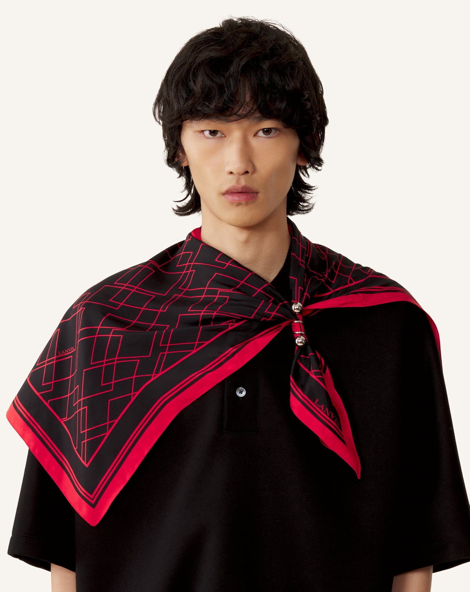 GRAPHIC DIAMOND MOTIF TOP WITH JEWELRY FASTENER