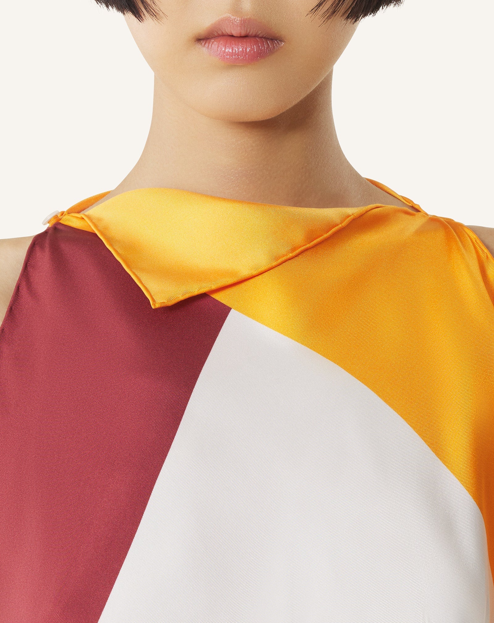 GRAPHIC PRINT SILK TOP