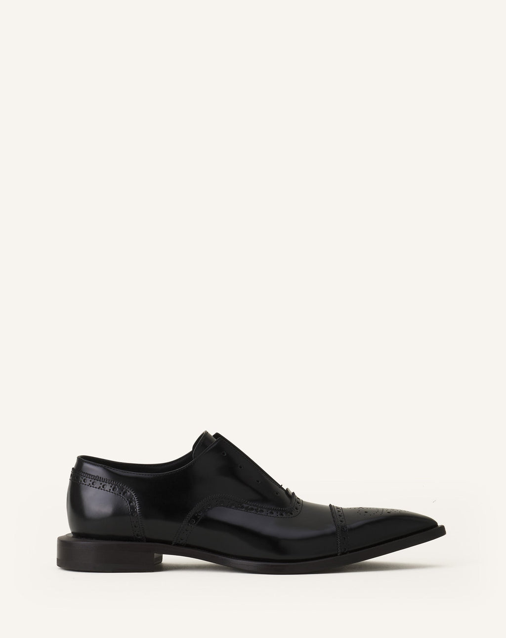 BROGUE OXFORD SHOE IN SHINY LEATHER