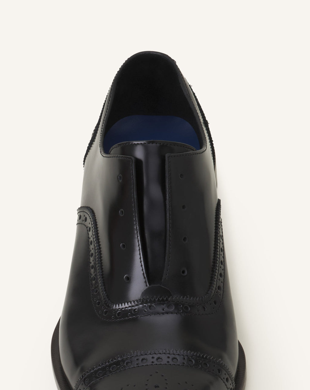 BROGUE OXFORD SHOE IN SHINY LEATHER