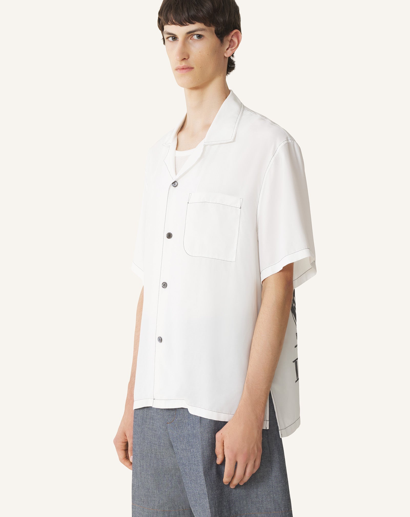 SHIRT WITH MOTHER AND CHILD PRINT ON THE BACK