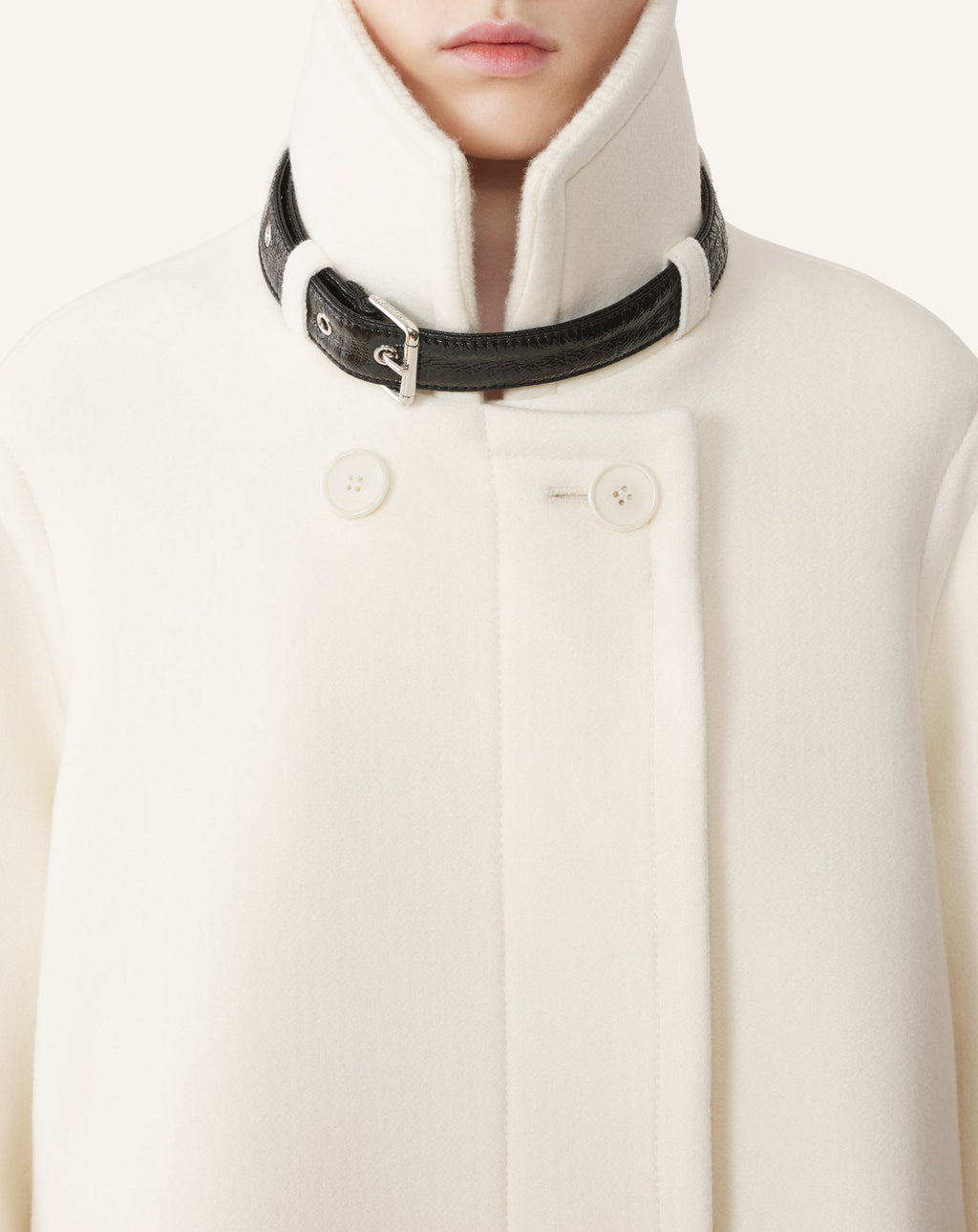 SHORT WOOL COAT WITH STAND-UP COLLAR