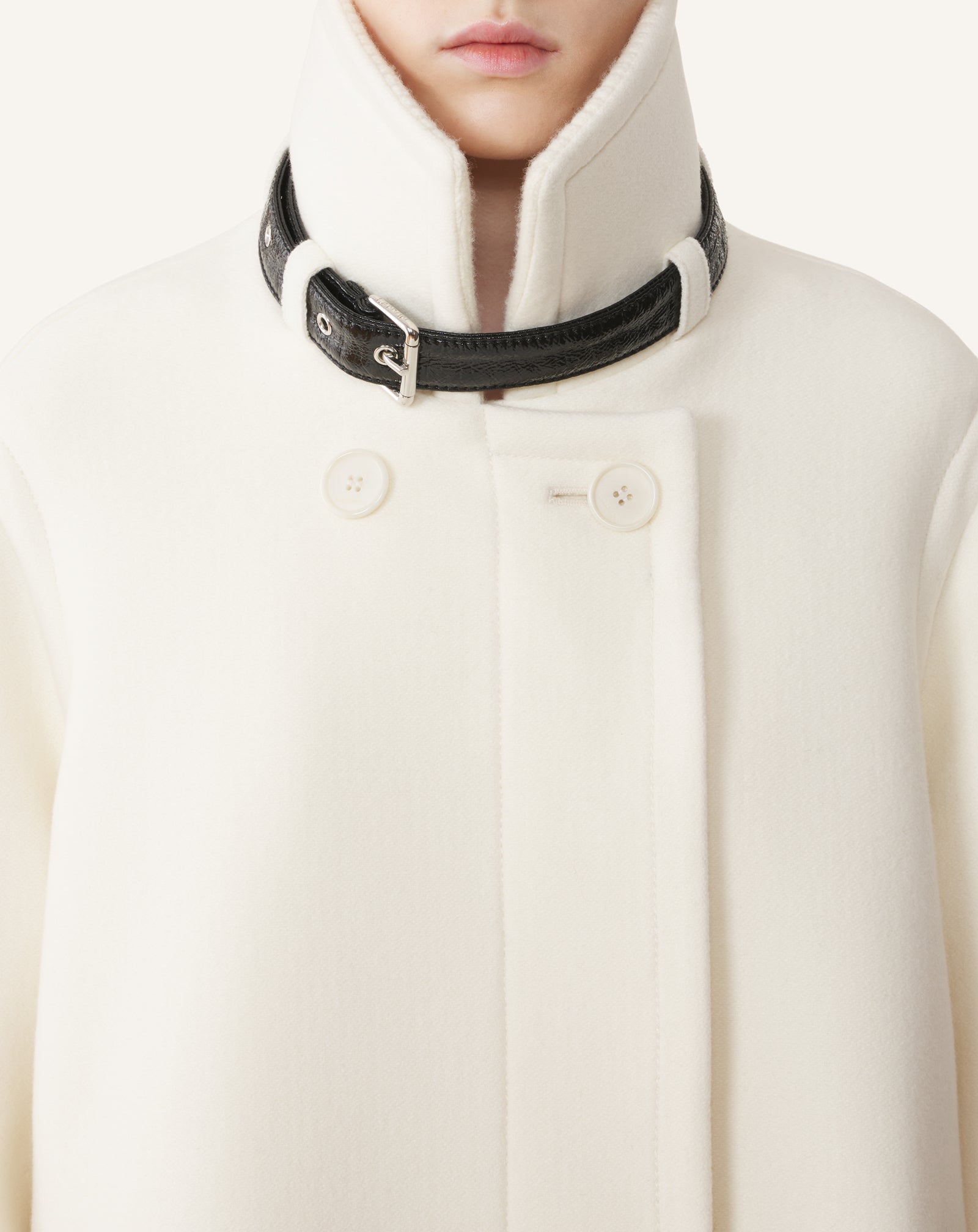 SHORT WOOL COAT WITH STAND-UP COLLAR