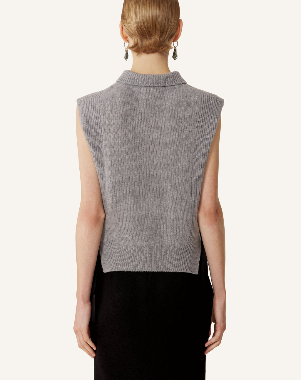 SLEEVELESS CASHMERE SWEATER