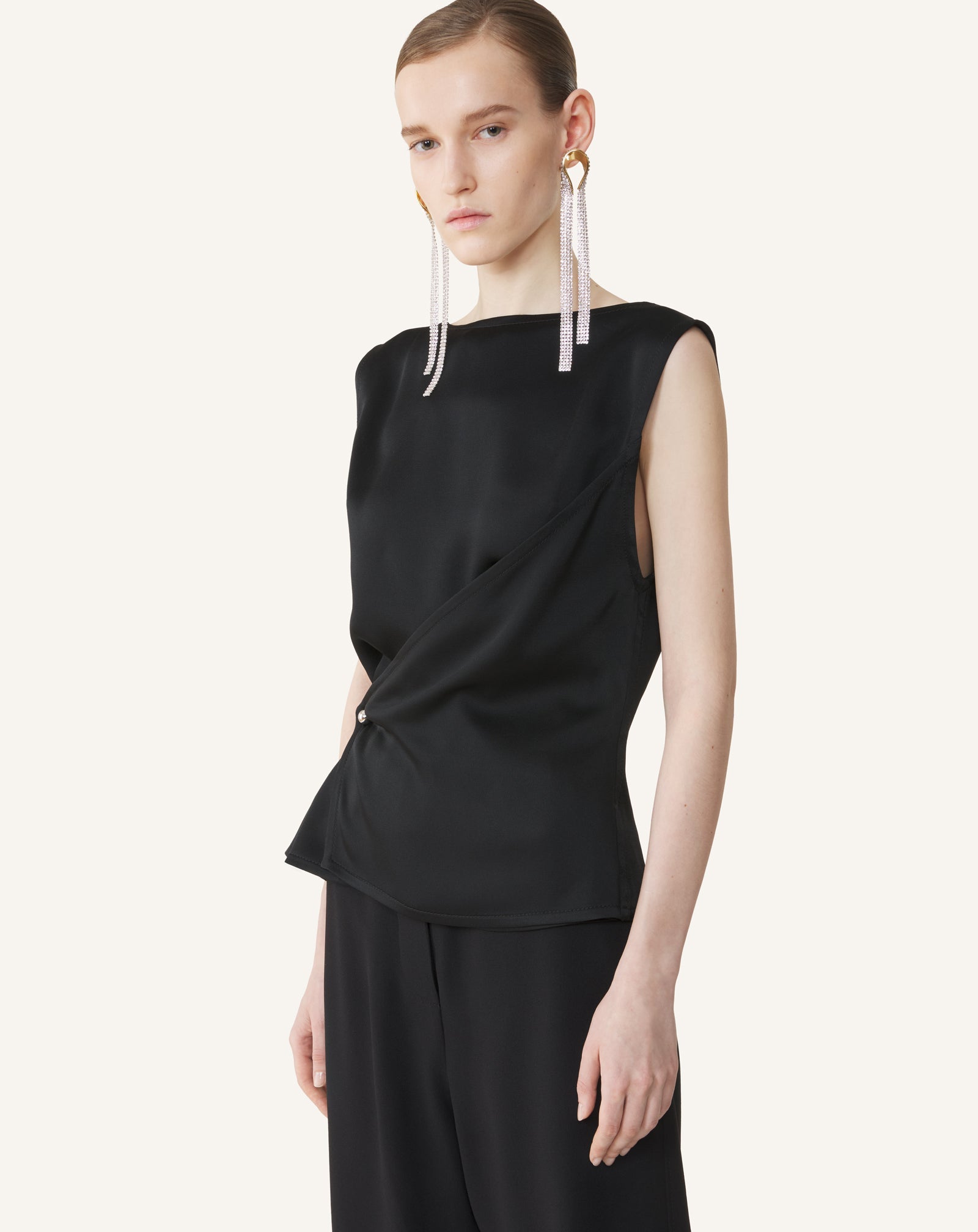 SLEEVELESS BUTTON-DOWN TOP IN SATIN