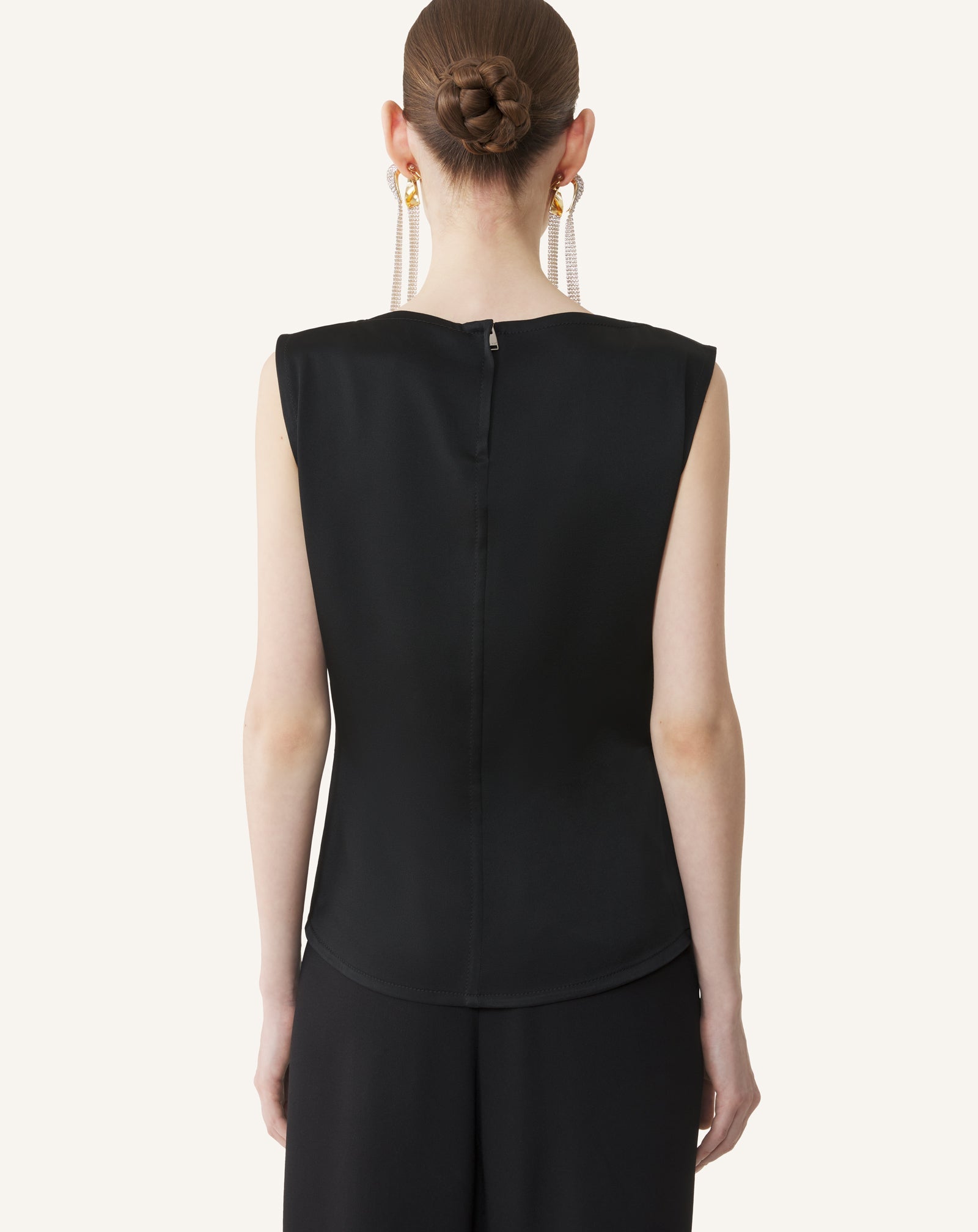 SLEEVELESS BUTTON-DOWN TOP IN SATIN
