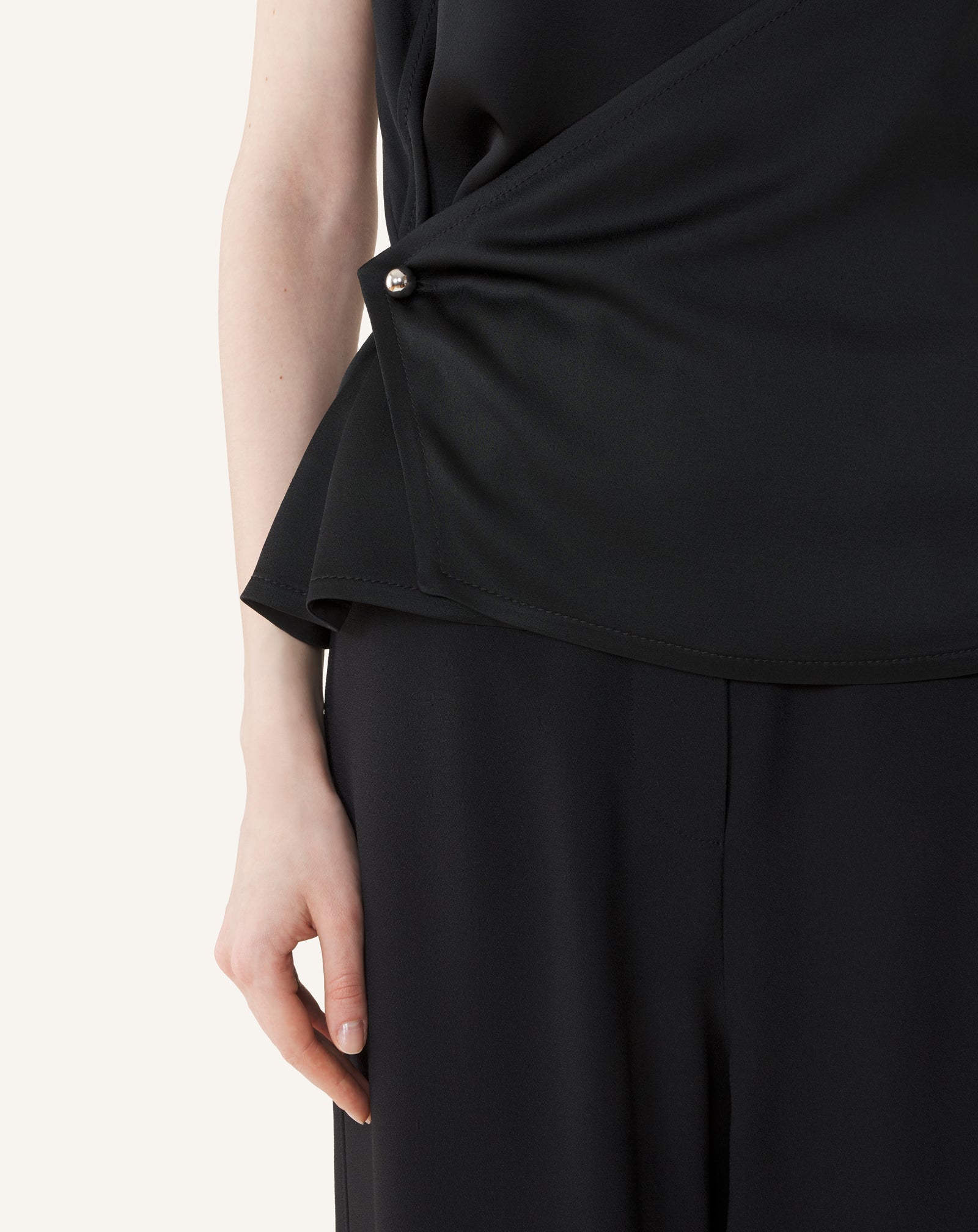 SLEEVELESS BUTTON-DOWN TOP IN SATIN
