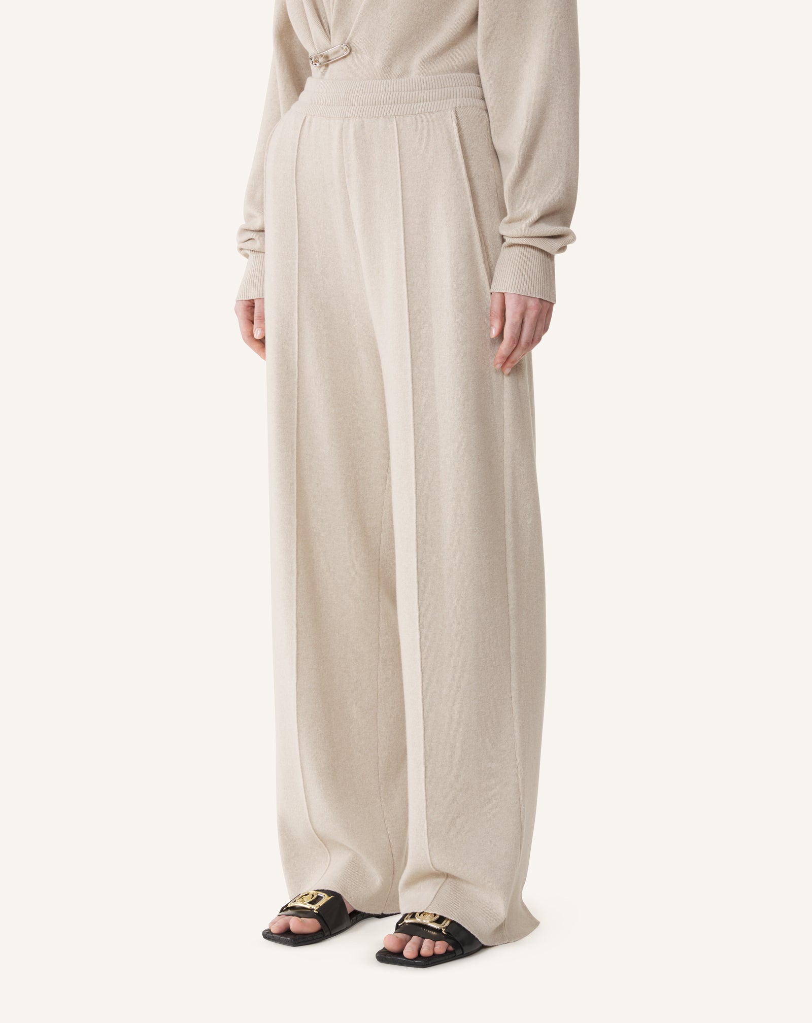 STRAIGHT-LEG PANTS IN WOOL AND CASHMERE