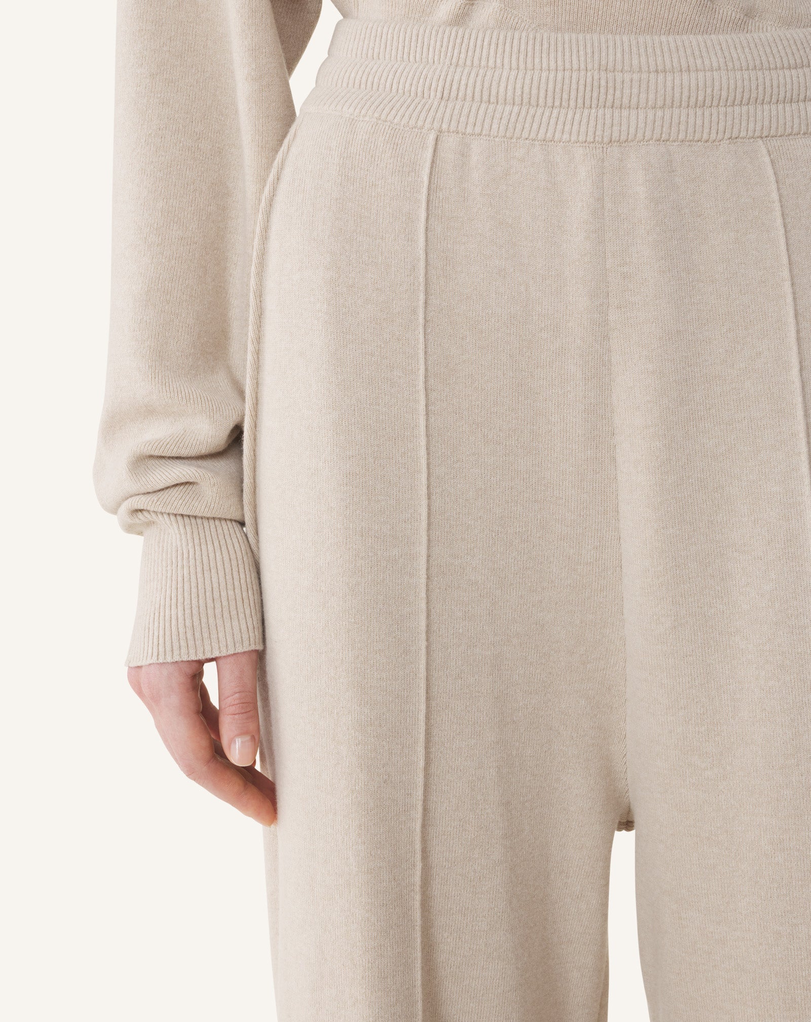 STRAIGHT-LEG PANTS IN WOOL AND CASHMERE